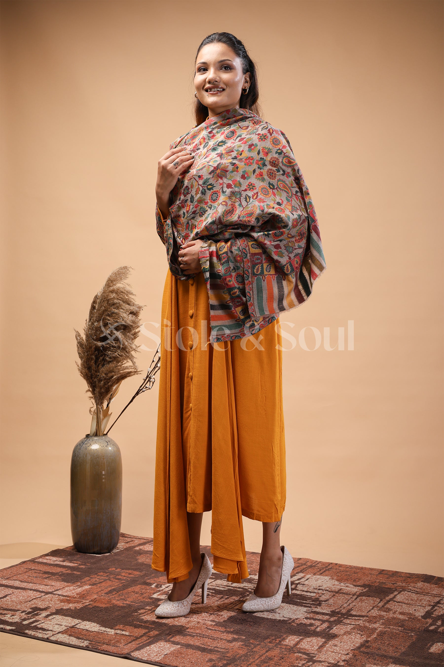 Paisley With Floral Blossom Weaving Stole