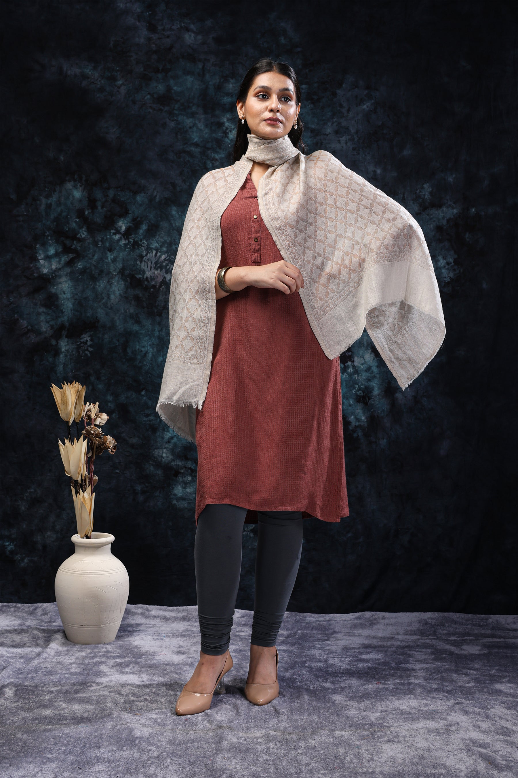 Zari Box - Premium fine wool white base and zari weaved stole