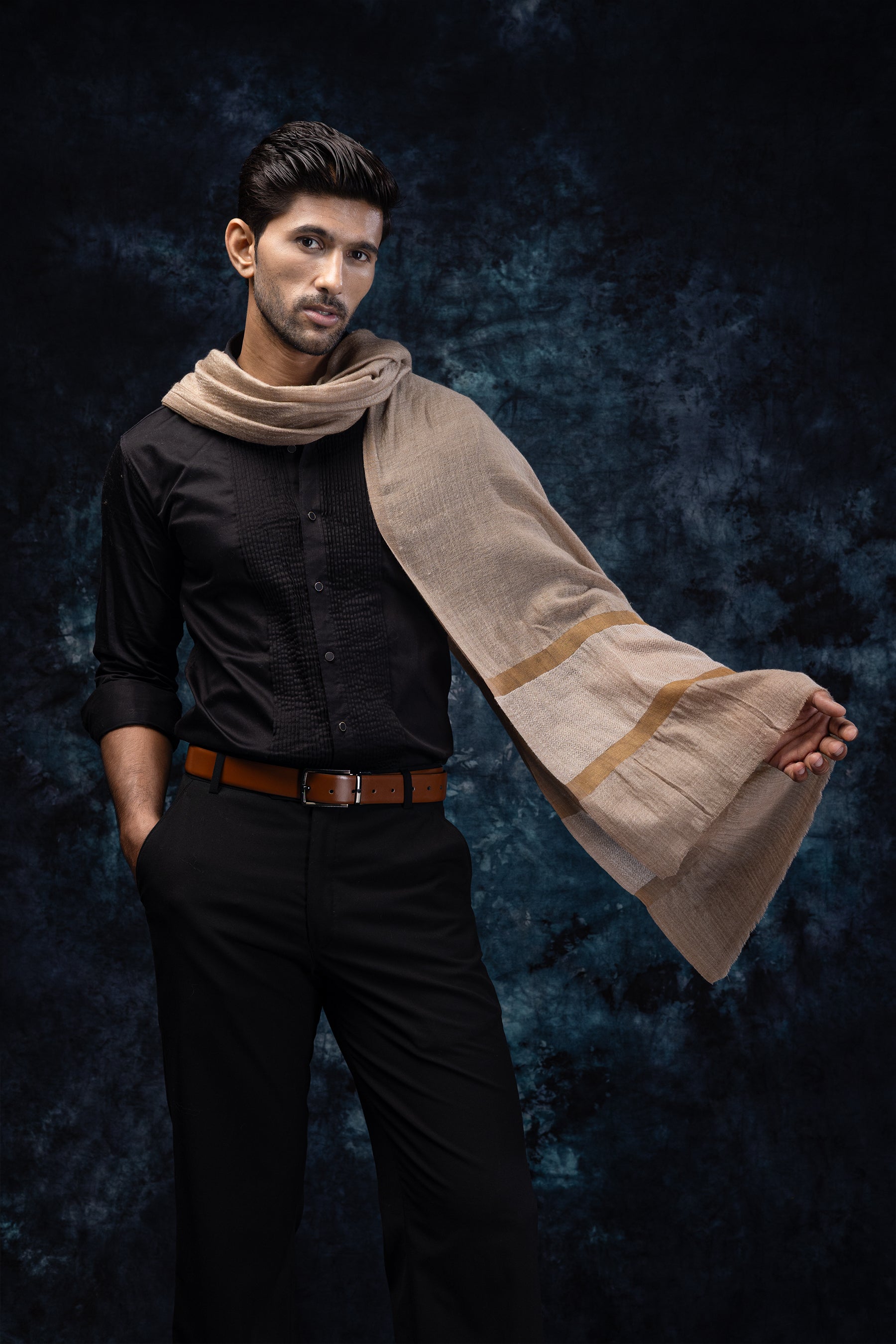 Brown stole with border ,preimium fine wool